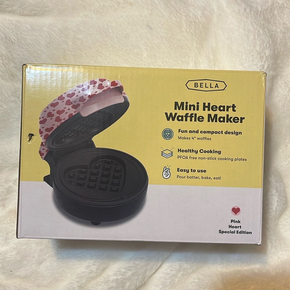 ❌❌SOLD❌❌❌Bella Mini Heart Waffle Maker